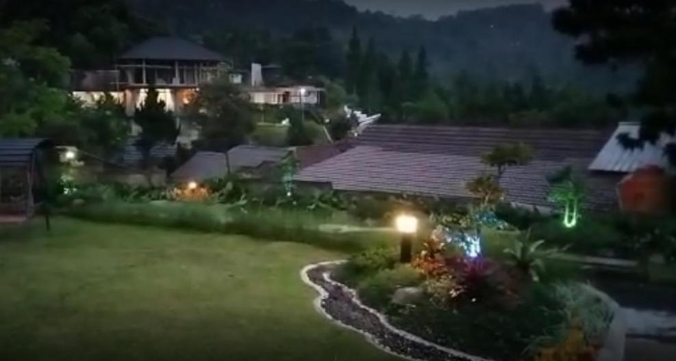 Villa Chacha at Macarena, Megamendung Bagian luar foto