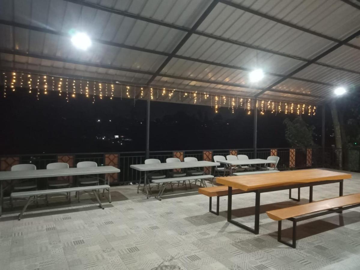 Villa Chacha at Macarena, Megamendung Bagian luar foto