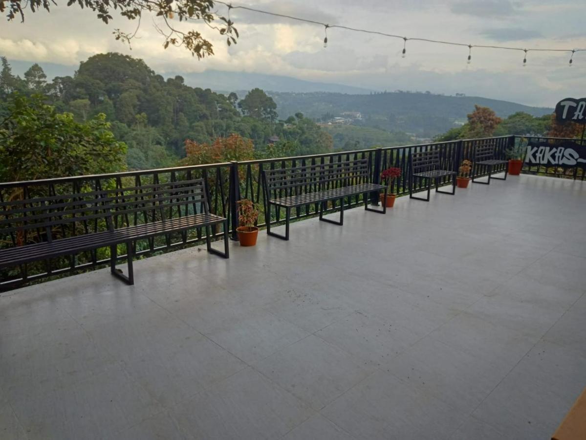 Villa Chacha at Macarena, Megamendung Bagian luar foto