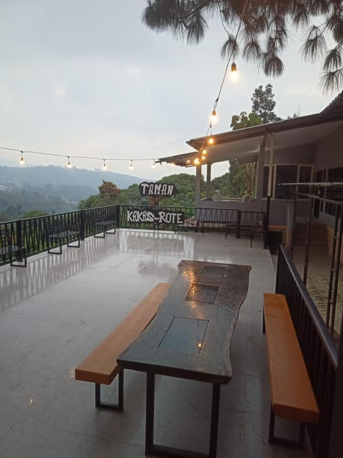 Villa Chacha at Macarena, Megamendung Bagian luar foto